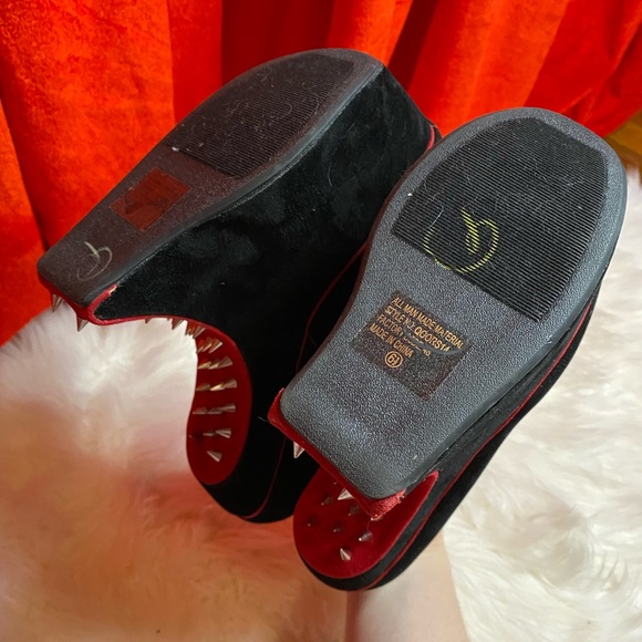 🖤Bumper suede spiked red and black heels🖤 - Picture 5 of 11